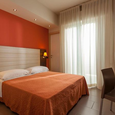 Hotel Aurora Mare Rimini Eksteriør bilde