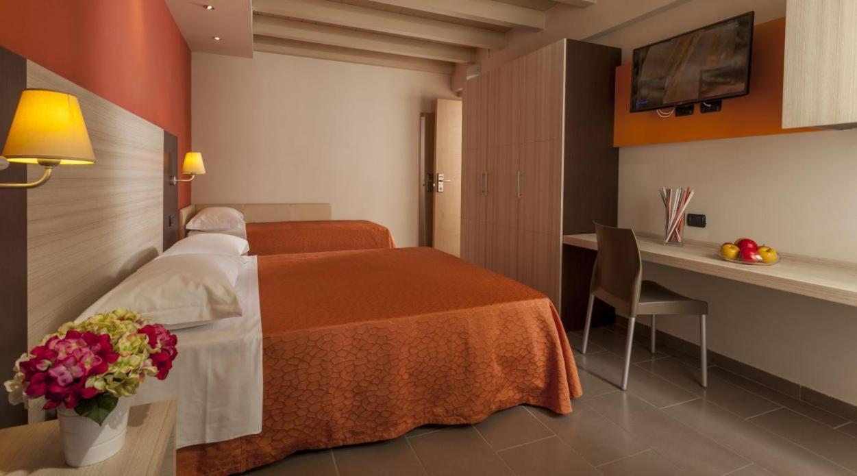 Hotel Aurora Mare Rimini Eksteriør bilde